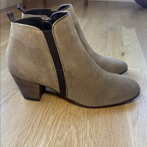 AQUATALIA BOOTS BY MARVIN K. Size 8.5